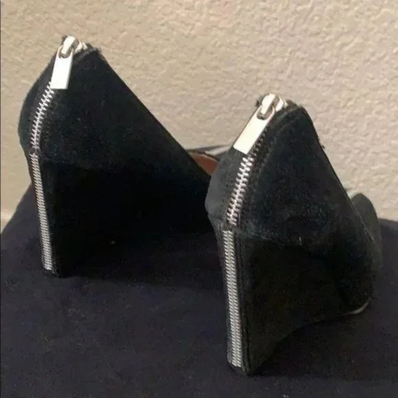 Michael Kors Zipper Wedge Size 8 - Picture 3 of 4